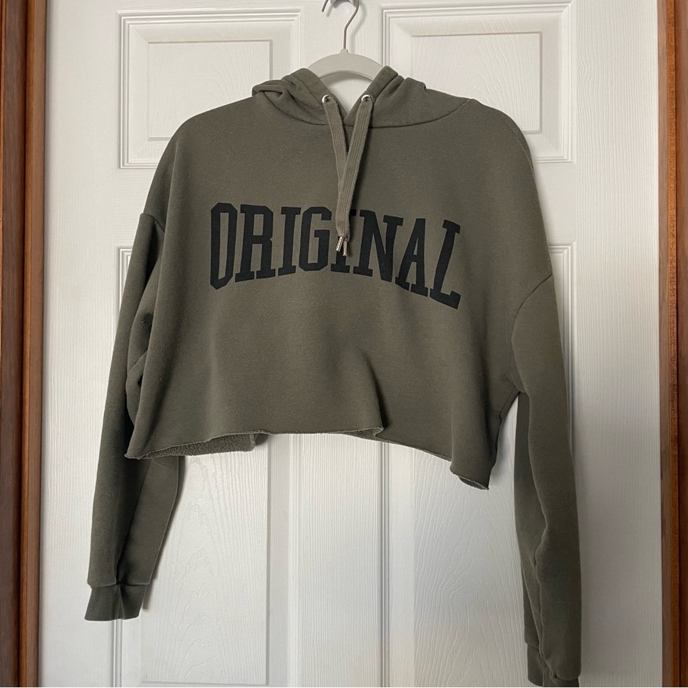 h&m olive green cropped sweatshirt